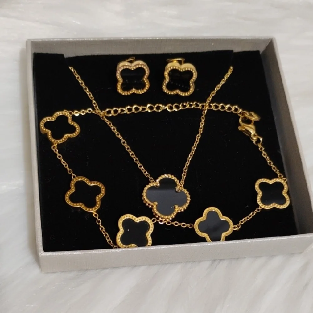 SALE!New 18kt Gold Plated Gold/Black 4 Leaf Clover Necklace Bracelet Earring Set - Picture 11 of 15